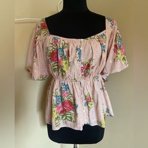 Love The Label floral top! Sweetheart neckline